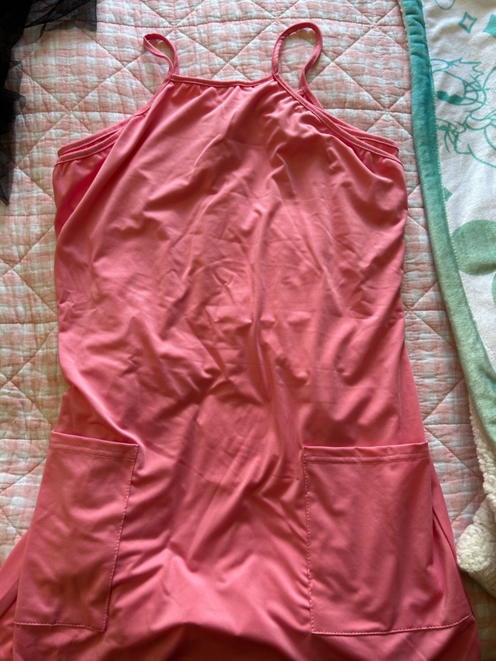 Pink women’s athletic dress with built-in shorts and pockets L NEW